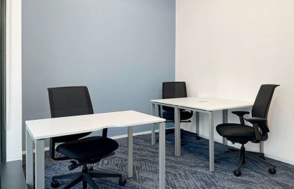 Modern coworking space with sleek desks and ergonomic chairs on King's Road.
