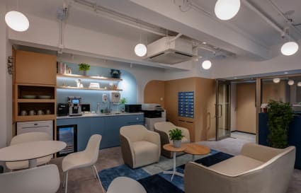 Modern coworking space with cozy seating, open layout, and stylish lighting in 德輔道中.