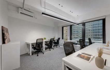 Modern coworking space with natural light and ergonomic seating in 德輔道中.