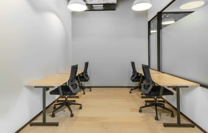 Modern coworking space with ample seating and natural light, ideal for productivity.
