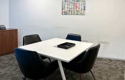 Modern coworking space with sleek furnishings and a minimalist aesthetic. Perfect for collaboration.