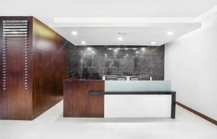 Modern reception with sleek design, perfect for welcoming clients in a coworking space.