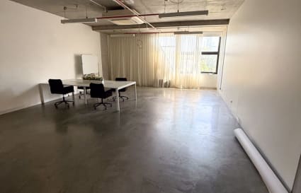 6-8 Person | Light-Filled Industrial Space in South Melbourne