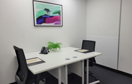 6 Person Private Office in London | 303 Sq. Ft.