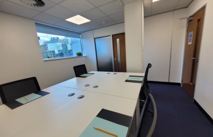 6 Person Private Office in London | 303 Sq. Ft.