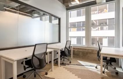 Bright coworking space with modern desks and ergonomic chairs on Epifanio de los Santos Avenue.