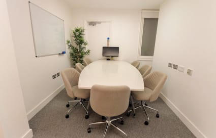 6 Person Private Office in London