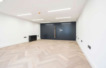 Private Office for up to 24 People | 976 Sq. Ft.