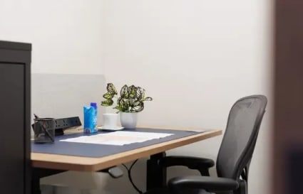Modern coworking desk with ergonomic chair and natural light. Ideal for productivity.