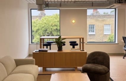 10 Person Serviced Office in London | 420 Sq. Ft.