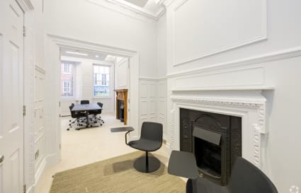 16 Person Managed Office | 749 Sq. Ft.