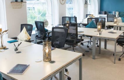 External Private Office for up to 8 People | 280 Sq. Ft.
