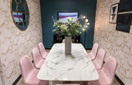 External Private Office for up to 8 People | 280 Sq. Ft.