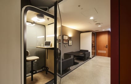 20 Person Office comprises of 17 Workstations with 3pax Internal Meeting Room
