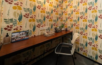 Cozy workspace with vibrant decor, equipped desk, and ergonomic chair. Ideal for focused productivity.