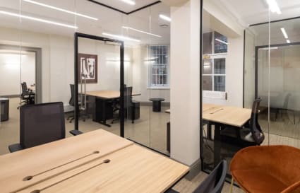19 Person External Private Office | 815 Sq. Ft.