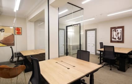 19 Person External Private Office | 815 Sq. Ft.