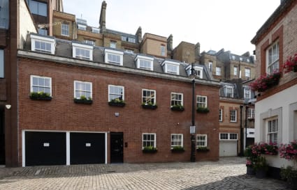 Private Office for up to 10 People with Meeting Room, Tea Point & Breakout Area | 694 Sq. Ft.