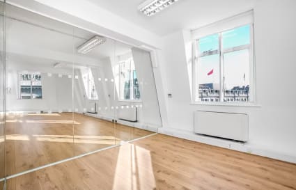 Private Office for up to 10 Desks | 1,311 Sq. Ft.