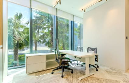 Bright, modern workspace with palm view in Za’abeel 1. Perfect for collaboration and productivity.