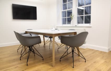 10 Person Serviced Office | 338 Sq. Ft.