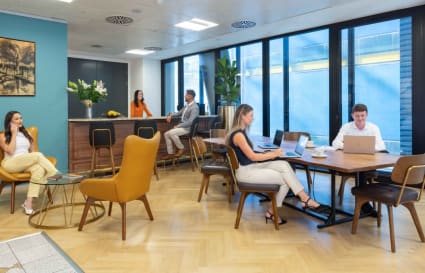 8 Desk Serviced Office