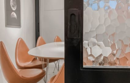 Stylish meeting room with modern chairs and sleek decor, perfect for collaboration.