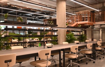 6 Person Serviced Office in London | 226 Sq. Ft.