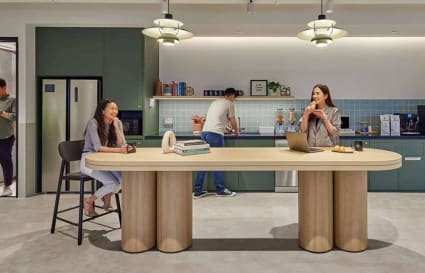 Modern coworking space with a stylish kitchen and collaborative seating. Ideal for networking.