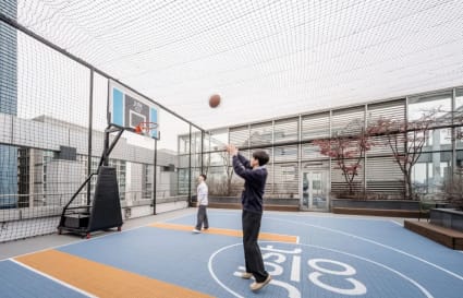 Rooftop basketball court for relaxation and team-building in Gangnam coworking space.