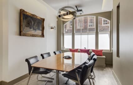 10 Person External Private Office with Meeting Room | 400 Sq. Ft.