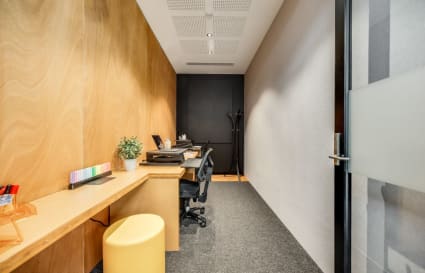 2 Pax Office