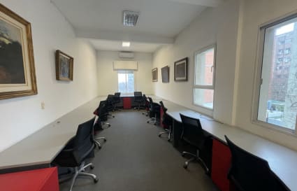 Bright coworking space with ample seating, natural light, and modern decor in Montevideo.