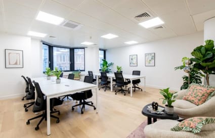 18 Person Private Office with Meeting Room | 710 Sq. Ft.
