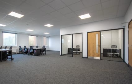 17 Person External Private Office | 687 Sq. Ft.