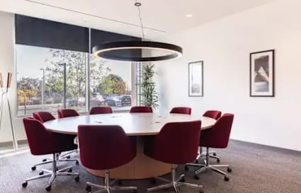 Elegant meeting space with natural light and modern furnishings in Causeway Bay.