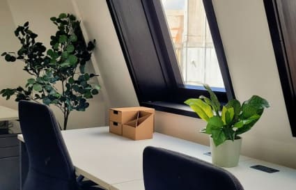 External Private Office for up to 9 People with Own Kitchen | 498 Sq. Ft.