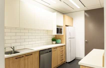 8 Person Internal Private Office in Sydney | 27 sqm