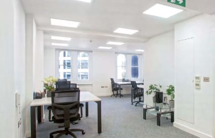 10 Person Managed Office with Phone Booth | 504 Sq. Ft.
