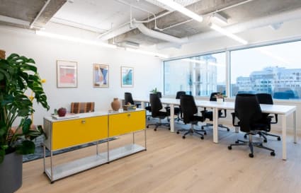 16 Person Private Office with Phone Booth | 460 Sq. Ft.