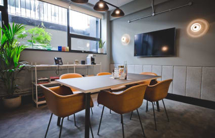 16 Person Private Office | 597 Sq. Ft.