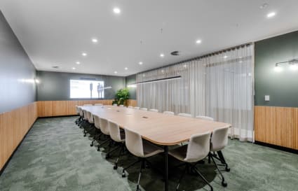 4 Person External Private Office in Sydney with Meeting Room