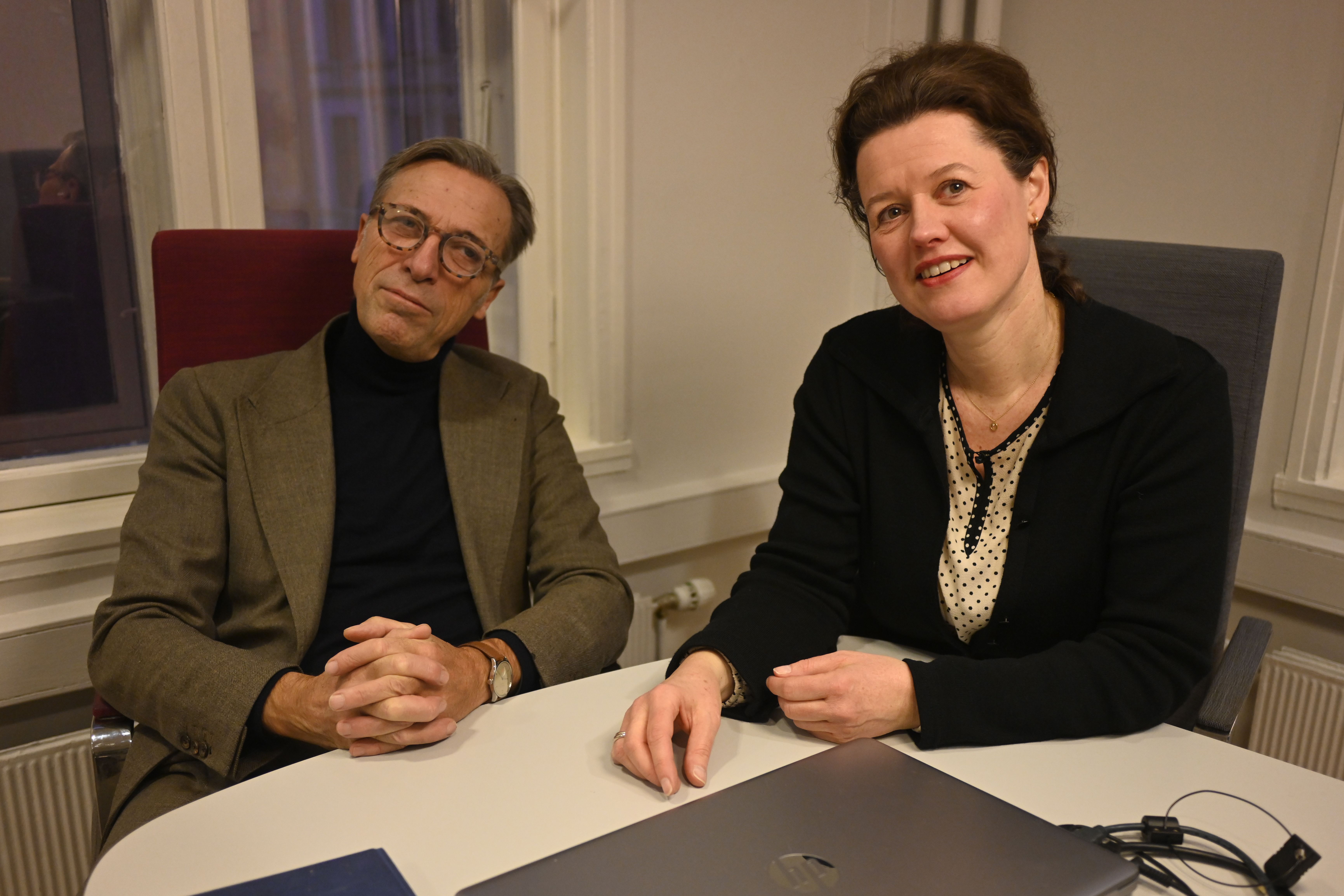 Rektor Daub i samtale med påtroppende rektor Solberg Holm