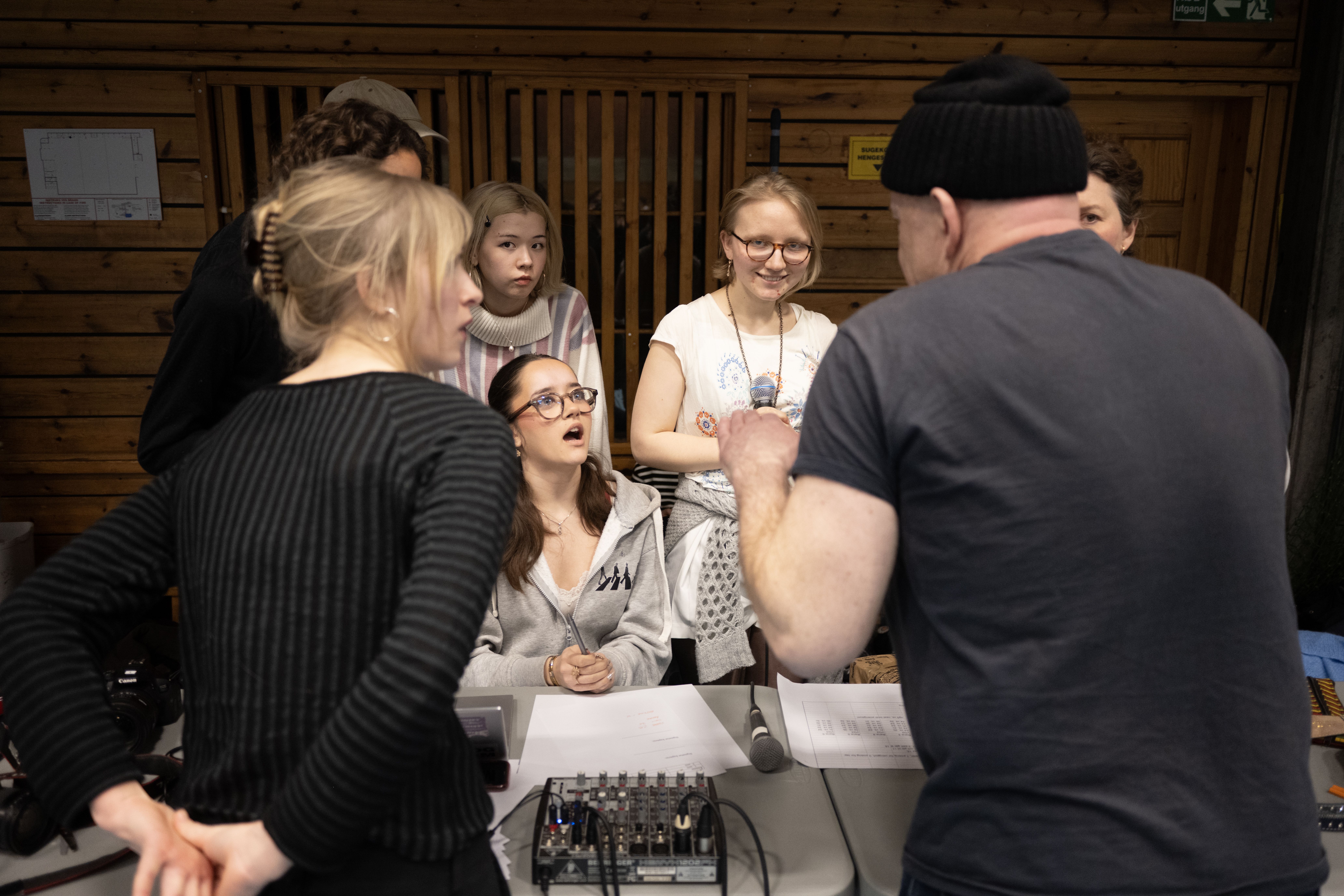 Foto av elever på volleyballdagen 2026
