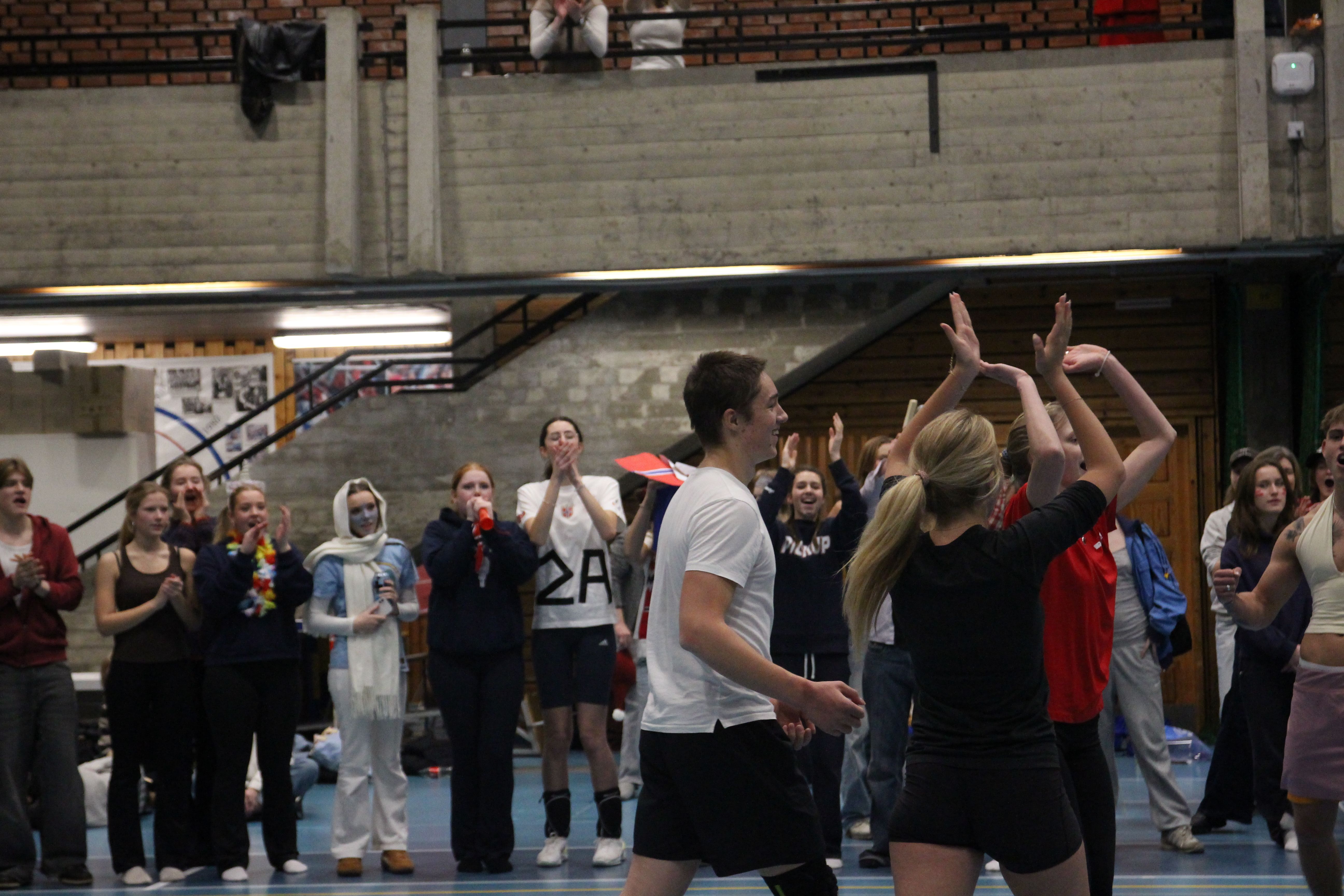Elever på volleyballdagen