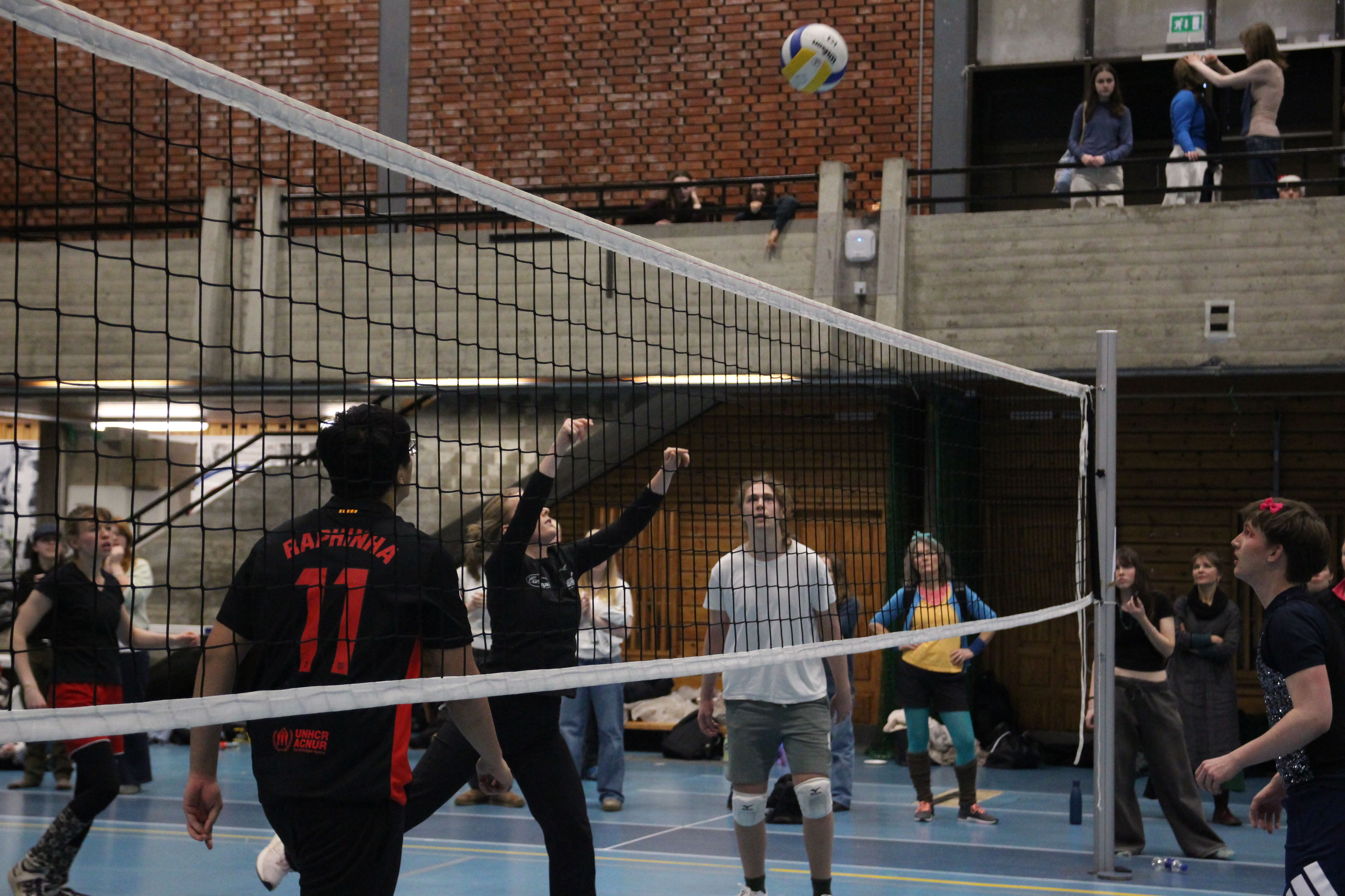 Elever på volleyballdagen