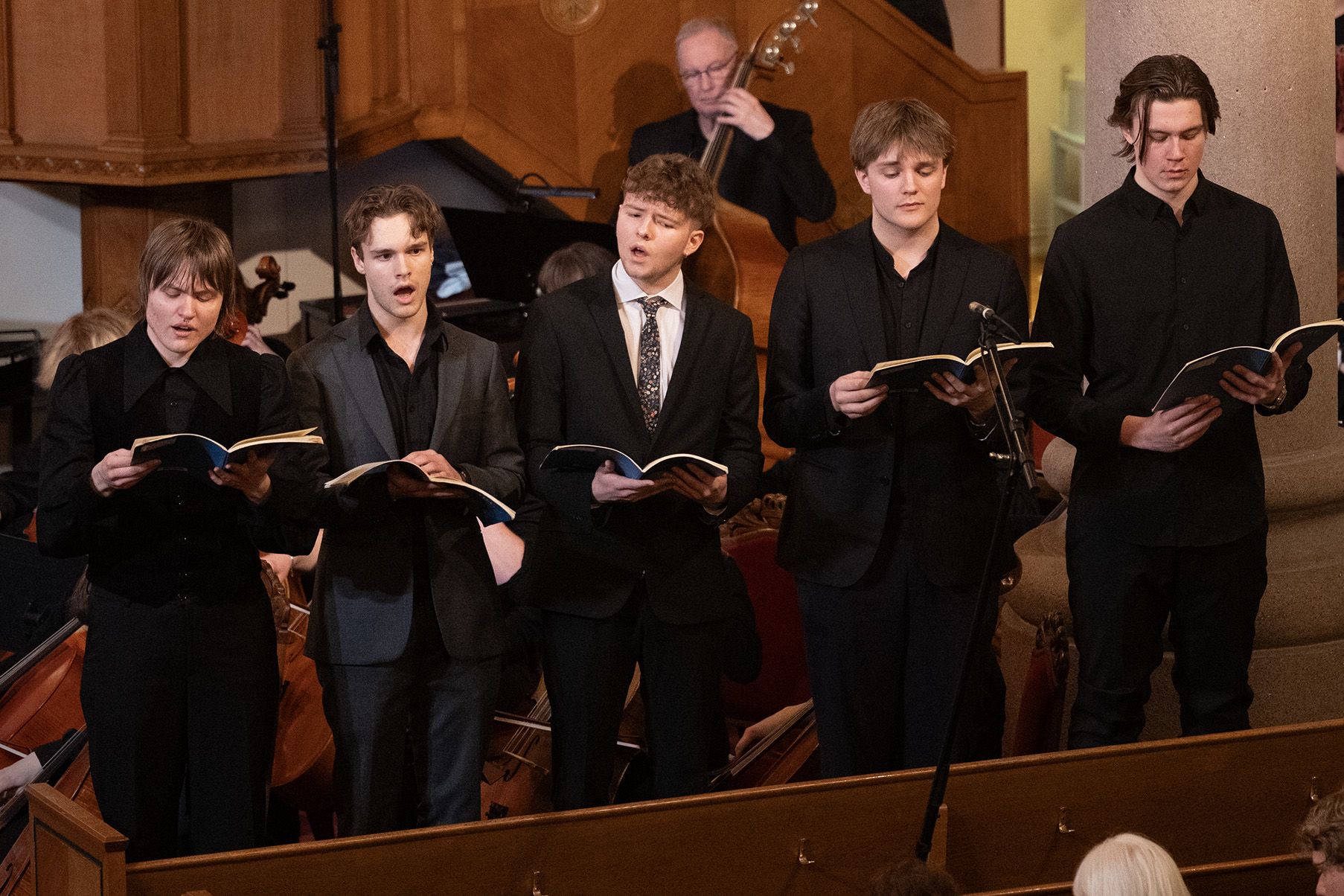 Elever som synger konsert i Grønland kirke