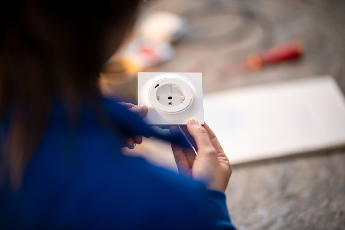 ELKO One hvit stikkontakt