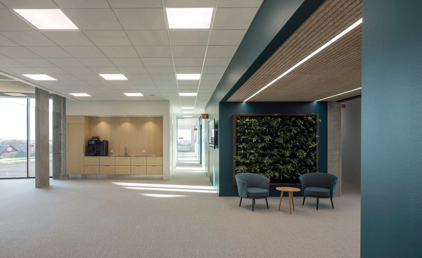 Næringsbygg med belysning