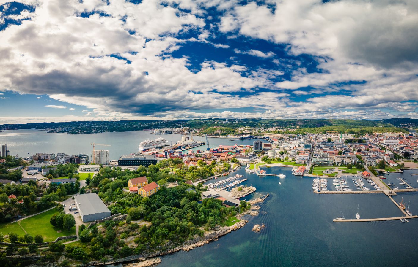 Dronefoto over Kristiansand, Agder fylke